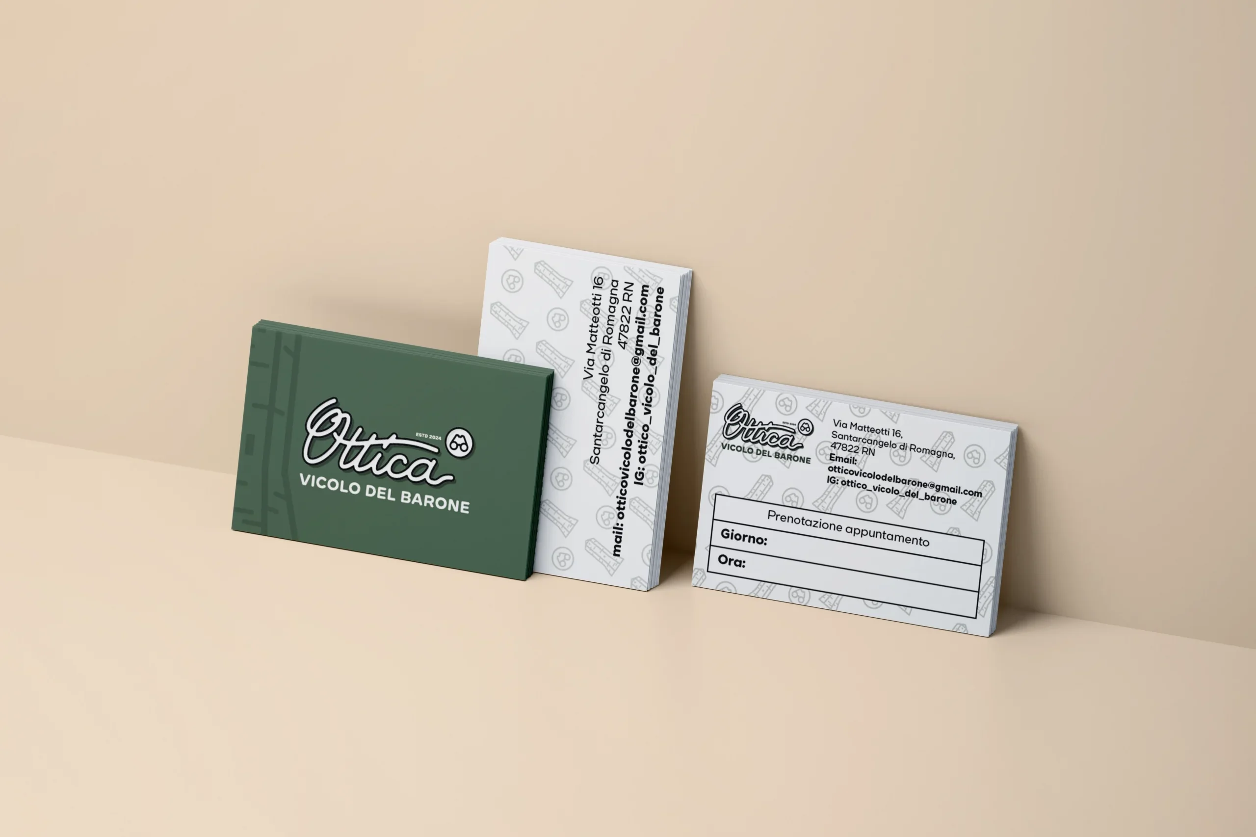 Ottica_vicolodelbarone_Business Card Mockup copia